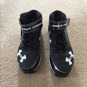 Under armour. Football shoes. Size 4.5Y.
